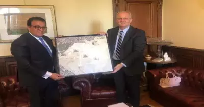 وزير التعليم العالي يستقبل رئيس وكالة الفضاء الفرنسية