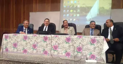 نواب رئيس جامعة عين شمس يستقبلون طلاب الكليات الجدد