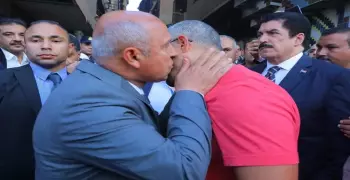 بالصور.. وزير النقل يعزي أسرة ضحية قطار 934 محمد عيد