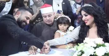 سمية الخشاب تعرض صورة عضو جسدها المتهتك بسبب ضرب أحمد سعد (فيديو)
