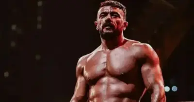 أحمد العوضي ينشر مشهدا من مسلسل علي كلاي (فيديو)