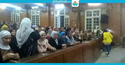 صور| «آداب القاهرة» تكرم موظفات الكلية بمناسبة عيد الأم