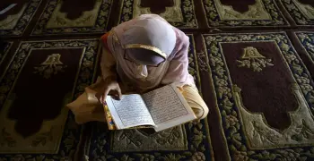 يقبل الله الأعمال الصالحة حتى وإن كان صاحبها مشركا . صواب خطأ