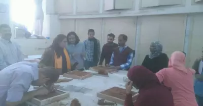 بالصور.. «تطبيقية حلوان» تنظم ورشة في النحت للطلاب المكفوفين