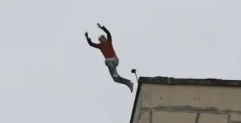 شاب ينهي حياته بطريقة مأساوية من فوق جبل المقطم بسبب الديون