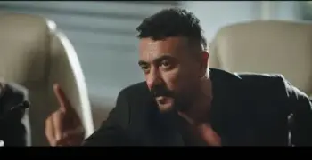 علي كلاي كانس لابس بدلة لونها إيه في اجتماع الصينيين؟ وأنقذ مين في آخر الحلقة؟