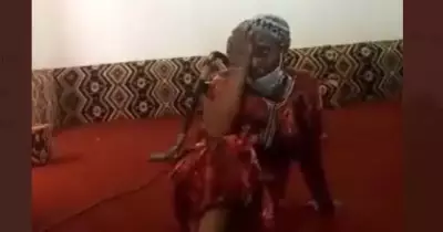 «حق العاملة الكينية».. تداول فيديو تحرش سعودي بخادمته يهز المملكة