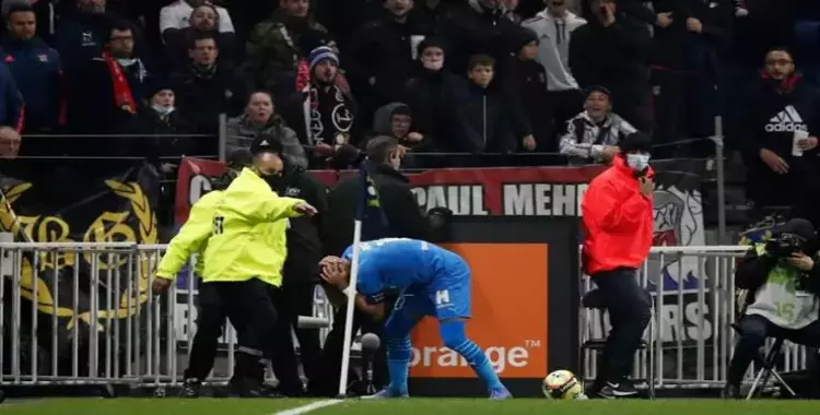 أحداث شغب في مباراة ليون ومارسيليا بالدوري الفرنسي بسبب إصابة باييت (فيديو) 