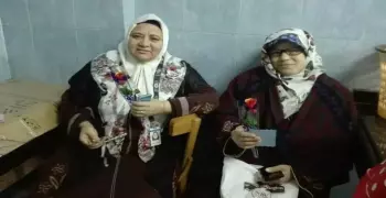 أسرة «power team» توزع ورود على الأمهات في جامعة المنصورة