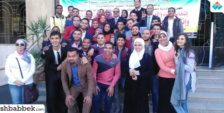  أعضاء أسرة من اجل مصر بجامعة حلوان يحتفلون بالفوز 