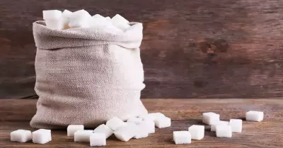 أسعار السكر اليوم.. رئيس شعبة المواد الغذائية يكشف موعد انتهاء الأزمة (فيديو)