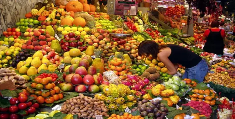  أسعار الفاكهة والخضروات في سوق العبور اليوم الجمعة 