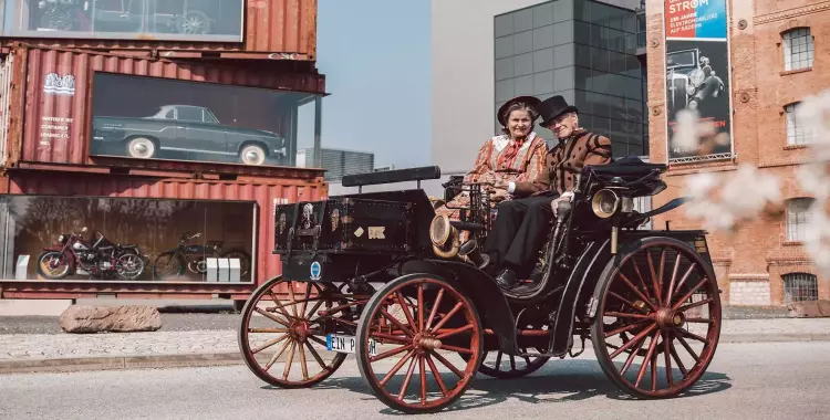  أقدم سيارة في التاريخ «بنز فيكتوريا».. تسير في الشوارع من 125 عاما (فيديو) 