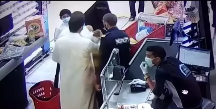  أول تعليق من الشاب المصري المعتدى عليه بالضرب في الكويت (فيديو) 