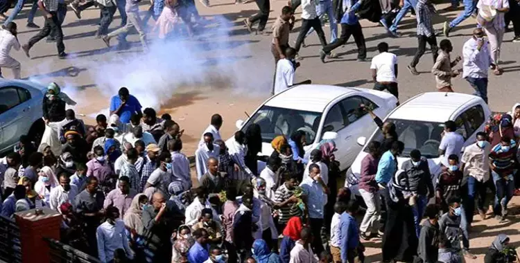  إطلاق النار على المعتصمين في السودان وأنباء عن مقتل شاب 