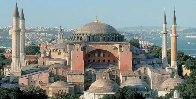  إقامة أول صلاة جمعة من مسجد آيا صوفيا وكنائس عالمية تعلن الحداد 