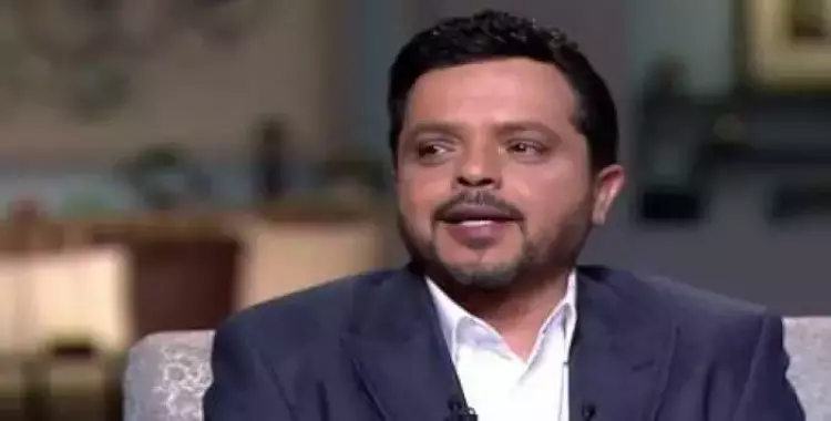  احتفالا برأس السنة.. محمد هنيدي يتعرض لضربة قوية في الوجه (فيديو) 