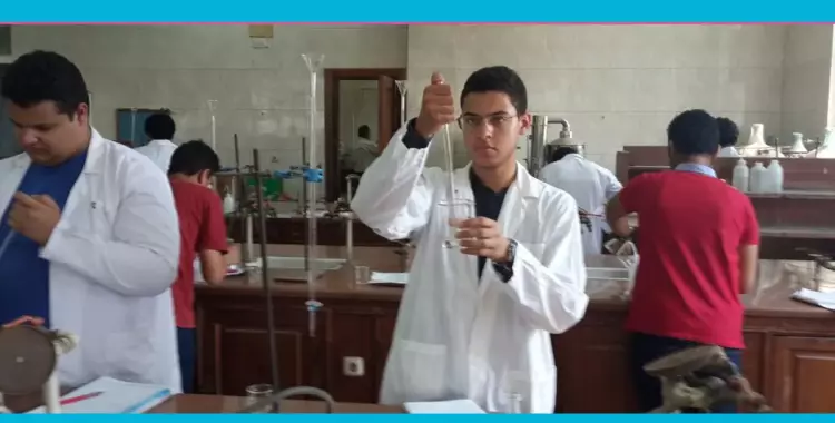  استعدادات الطلاب المشاركين في أولمبياد الكيمياء في الكويت 