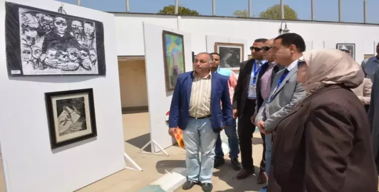  افتتاح المعرض الفني والثقافي بأسبوع الشعوب في جامعة أسيوط (صور) 