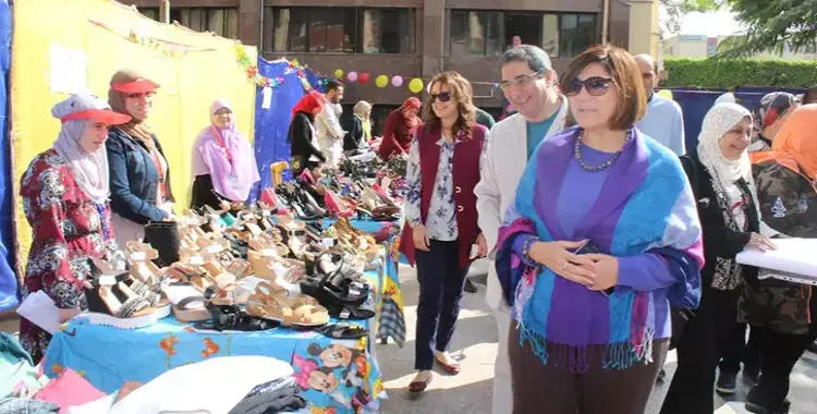  افتتاح معرض الملابس الخيري بكلية الآداب جامعة عين شمس 