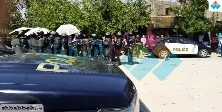  الأمن يحاصر جامعة الأزهر بنات فرع أسيوط (صور) 