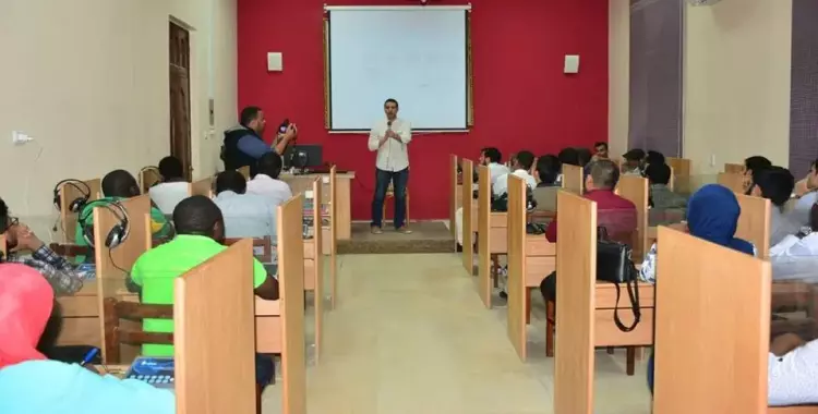  الإعلامي شريف بركات يحاضر للوافدين في مركز تدريب صوت الأزهر 