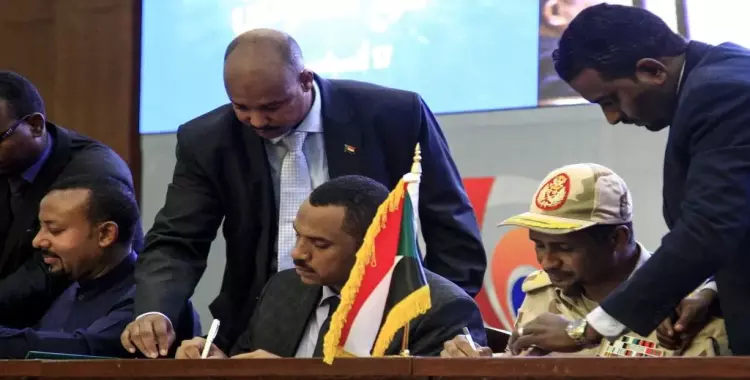  الثورة السودانية.. حل المجلس العسكري اليوم 