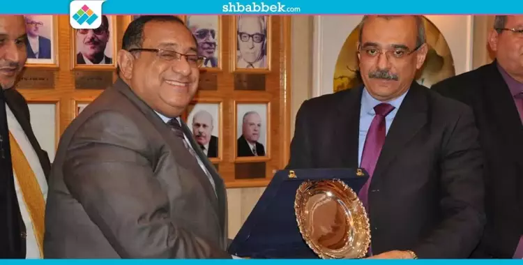  الدكتور ماجد نجم يكرم رئيس جامعة حلوان السابق (صور) 