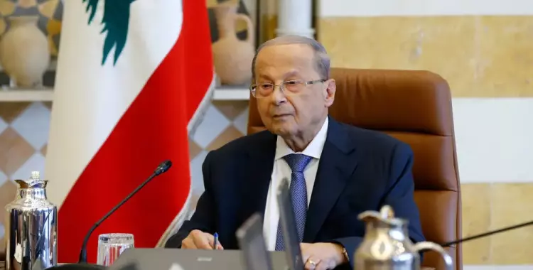  الرئيس اللبناني يثير غضب اللبنانيين والمتظاهرون يقطعون الطرقات 