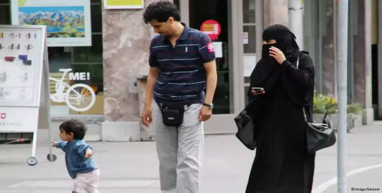  السعودية لرعاياها في سويسرا: نأمل الألتزام بقرار حظر ارتداء النقاب 