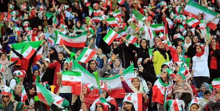  السماح للسيدات بحضور مباريات كرة القدم في إيران لأول مرة (صور) 