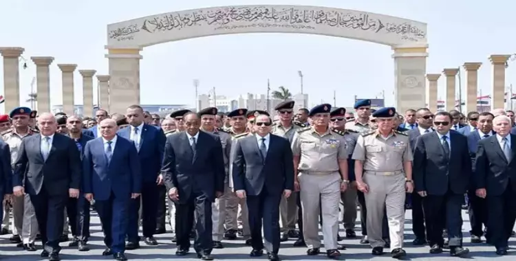  السيسي ووزير الدفاع والمشير طنطاوي في جنازة الفريق إبراهيم العربي (صور) 