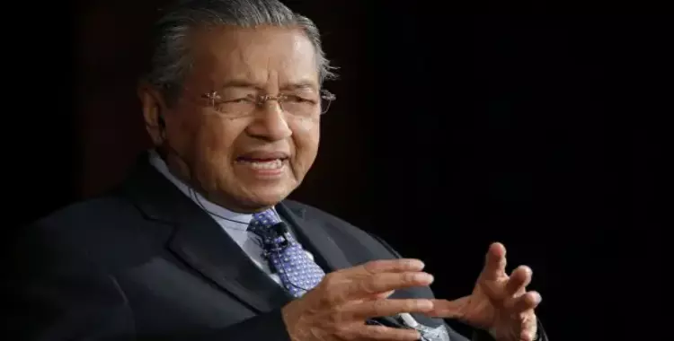  الشرطة الماليزية تستجوب رئيس الوزراء السابق مهاتير محمد 