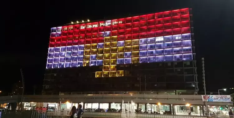  العلم المصري يغطي مبنى بلدية تل أبيب 