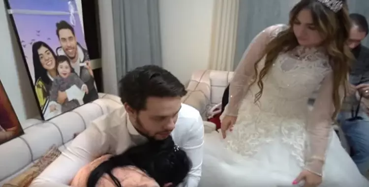  اليوتيوبر أحمد حسن يعلن زواجه في مقطع فيديو وزينب تتعدى عليه بالضرب 