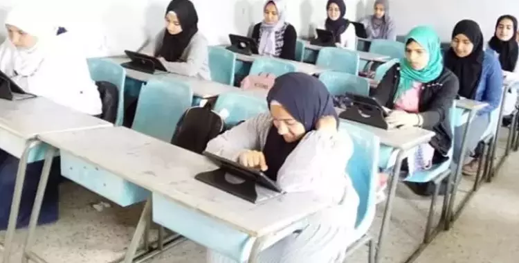  امتحانات أولى ثانوي: طالبان «نسوا باسورد التابلت» وأخرى تستخدم كود زميلتها 