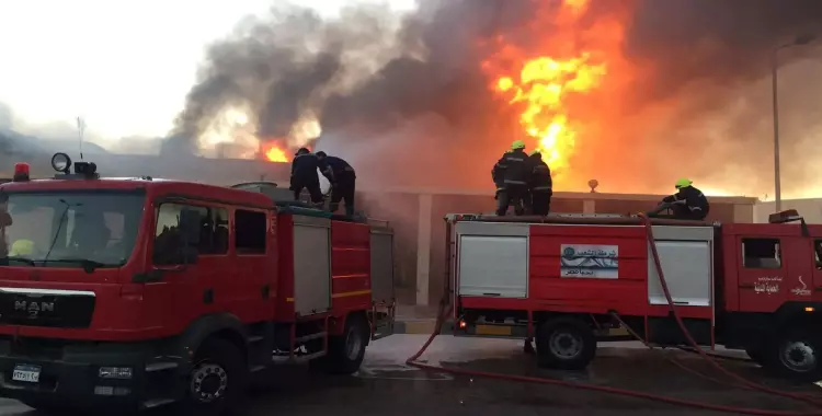  اندلاع حريق بجوار محطة سكة حديد المنيا والنيران تصل ورشة إصلاح القطارات 