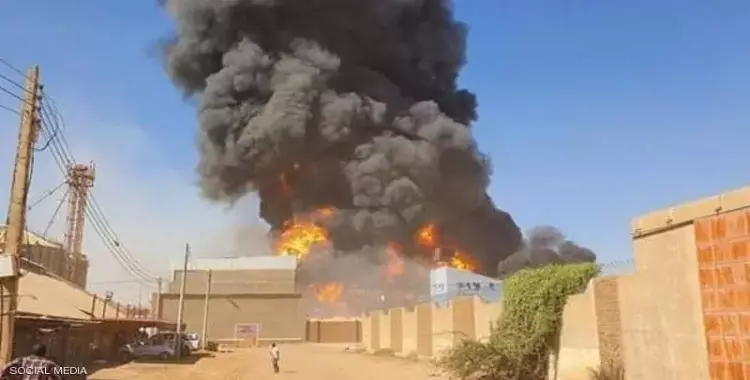  اندلاع حريق ضخم في منطقة صناعية بالعاصمة السودانية 
