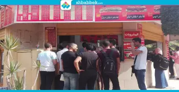 بعد ارتفاع الأسعار.. عاملون بكافيتريات جامعة القاهرة: مفيش رقابة والدنيا سايبة