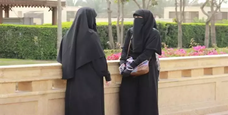  بعد القاهرة.. جامعة عين شمس تحظر ارتداء النقاب (مستند) 