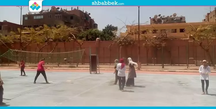  بمهرجان الأسرالطلابية.. «تجارة وصيدلة القاهرة» في نهائي كرة الطائرة 