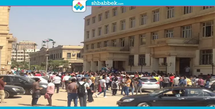  تبديل امتحان الدبلومات الفنية.. سبب اشتباكات الطلاب مع أمن جامعة القاهرة 