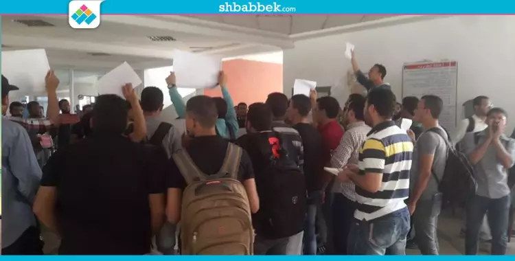  تظاهر طلاب بـ«معهد العاشر» تضامنا مع حلب 