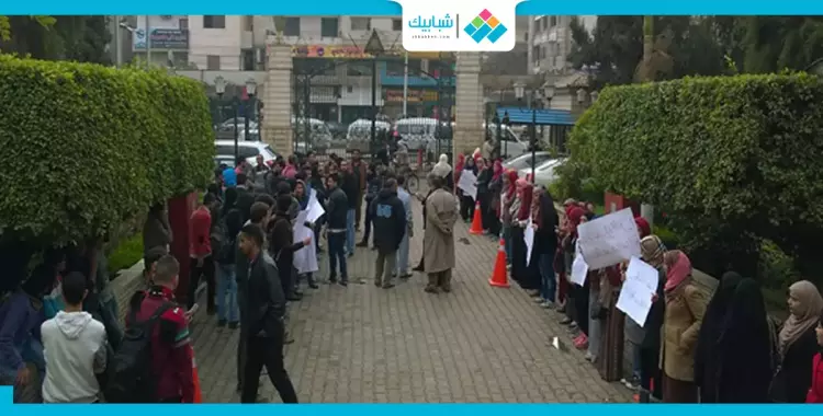  تظاهر طلاب جامعة بنها ضد عميد «فنون تطبيقية» 
