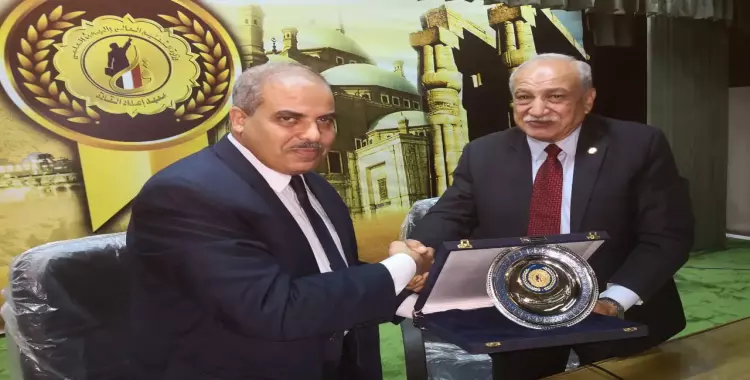  تكريم رئيس جامعة الأزهر في معهد إعداد القادة بحلوان 