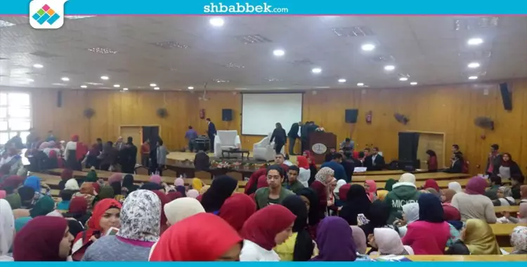  توافد أعداد كبيرة من طلاب جامعة المنصورة على حفل الشاعر عبدالله حسن 
