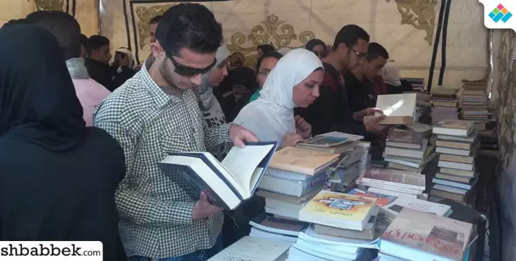  توزيع 5 آلاف كتاب على طلاب تجارة القاهرة بحملة إضاءة (صور) 