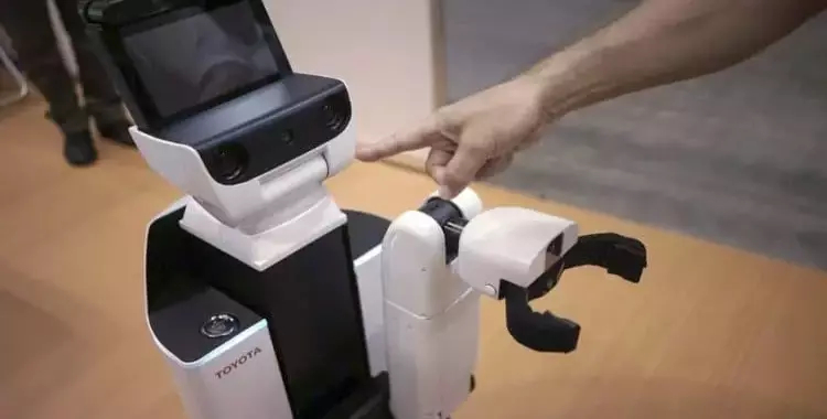  «تويوتا» تطلق روبوت لمساعدة ذوي الاحتياجات الخاصة (فيديو) 