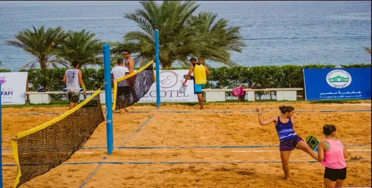  جامعة مصر للعلوم والتكنولوجيا تنظم البطولة الدولية لكرة التنس الشاطئية بـ«دهب» 