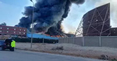 حريق العاشر من رمضان.. حادث ضخم في مصنع للمواد الغذائية (صور)